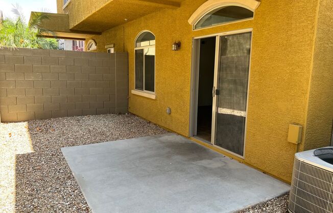 3 beds, 2.5 baths, $1,985, Unit UNIT 1045