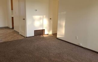 3 beds, 1 bath, 1,008 sqft, $1,250, Unit 923 Lowry St