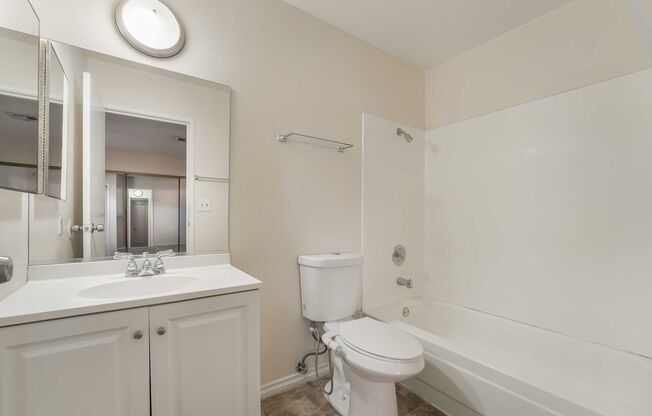 1 bed, 1 bath, $1,000, Unit # #B