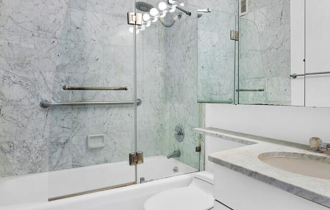 1 bed, 2.5 baths, 849 sqft, $5,500, Unit 30G