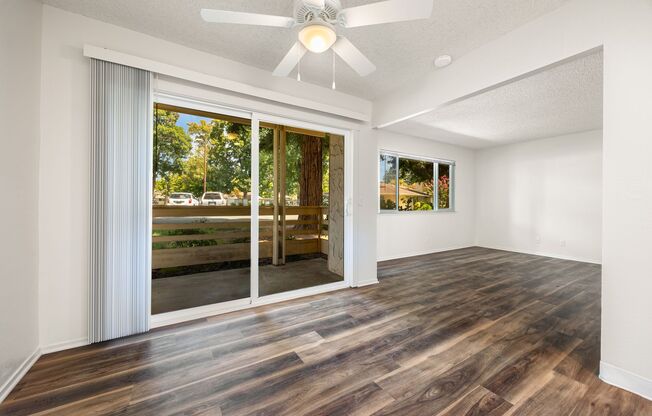 2 beds, 1 bath, 905 sqft, $1,470, Unit 18