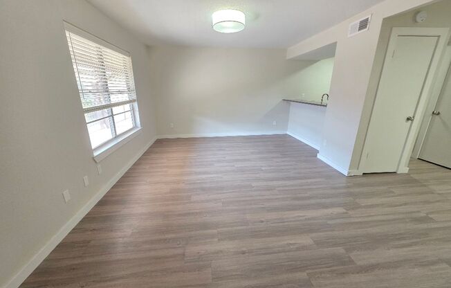 1 bed, 1 bath, 700 sqft, $1,096, Unit ELP2202-244