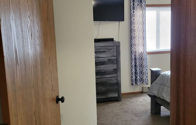 2 beds, 1 bath, 750 sqft, $1,300, Unit #5