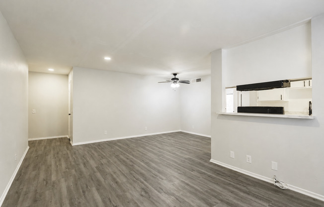 2 beds, 1 bath, 1,000 sqft, $1,998, Unit 15