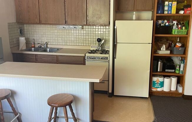 1 bed, 1 bath, $1,370