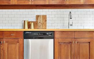 159 W 13 ST