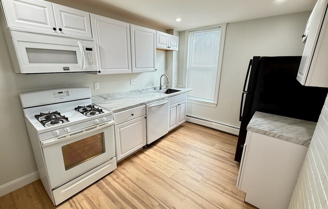 11 ALT LINDEN ST