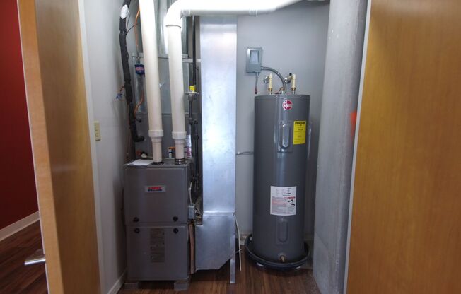 1 bed, 1 bath, 1,060 sqft, $1,895, Unit 106 Live/Work Retail