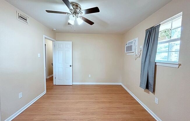 3 beds, 1 bath, $1,100