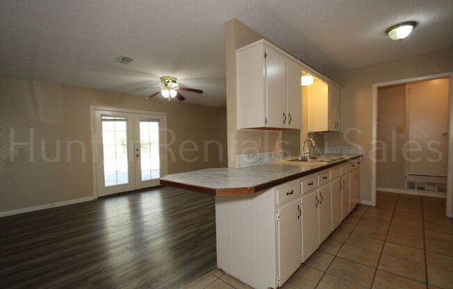 3 beds, 1.5 baths, $1,225