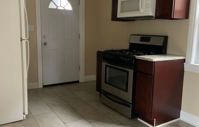 2 beds, 1 bath, 900 sqft, $1,300, Unit 5055-2