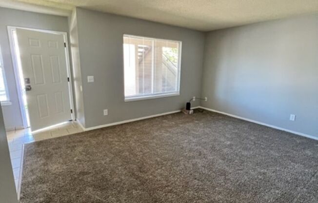 2 beds, 1 bath, 860 sqft, $945, Unit 10126-1