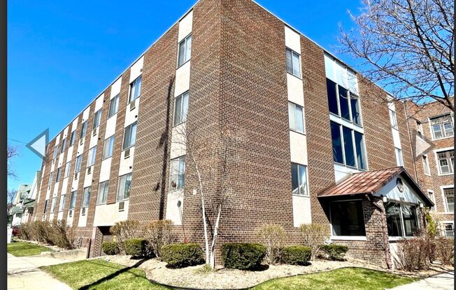 2555 N Farwell Ave