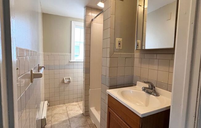 Studio, 1 bath, 312 sqft, $1,100, Unit Studio Efficiency Apt