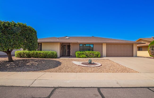 Beautifully updated 2 bed 2 bath in Sun City! TONs of amenities!!