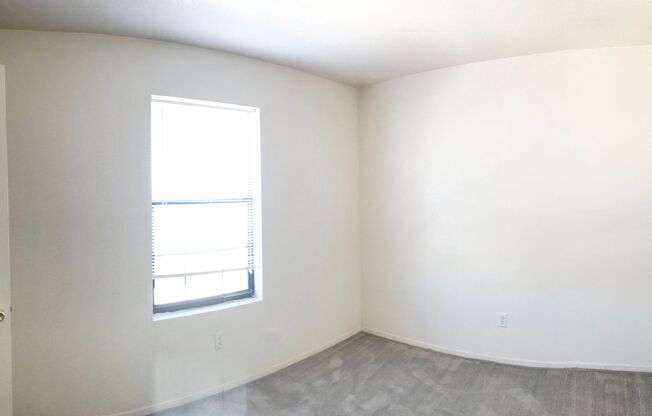 2 beds, 1.5 baths, 850 sqft, $825, Unit Apt B