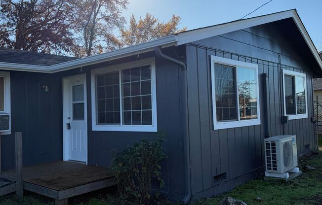 1011 SE Locust - Dundee