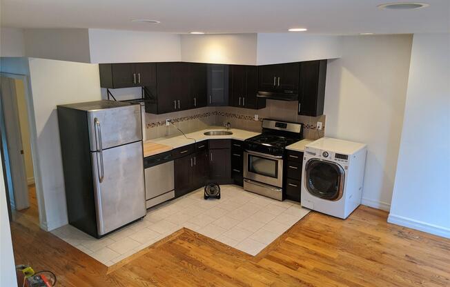 1351 PUTNAM AVE