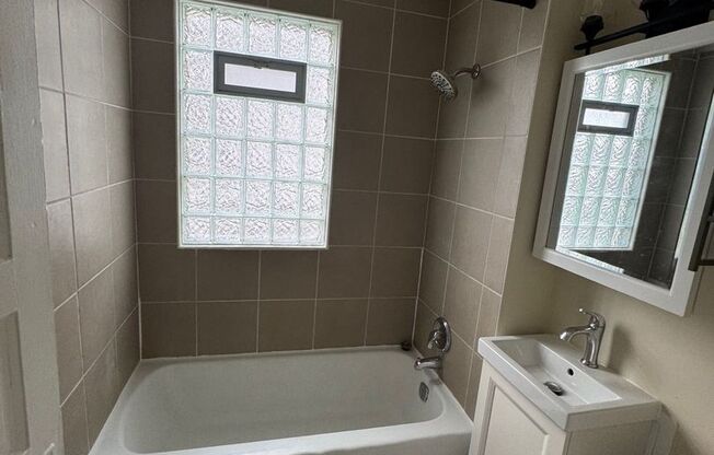 4 beds, 1 bath, $2,400