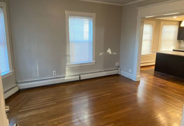3 beds, 1 bath, $2,100, Unit 628 Smith #2
