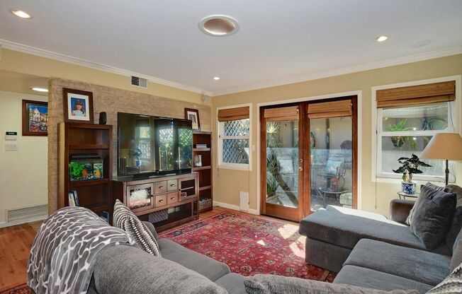 3BD 2BA San Carlos Home, Fabulous Outdoor BBQ Area, 2 Car Garage, Enclosed Sunroom