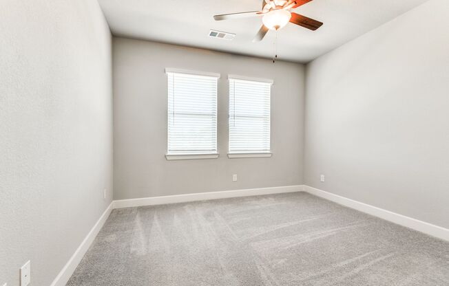 636 COURTYARD LN