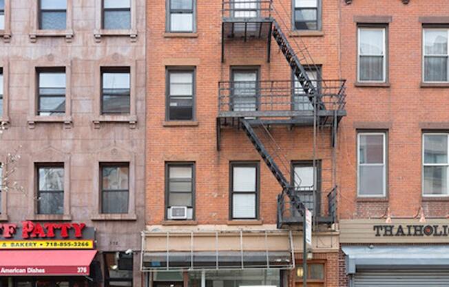 374 MYRTLE AVE