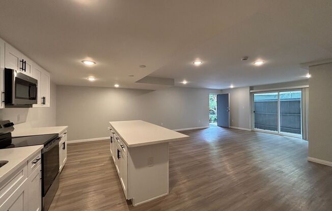 1 bed, 1 bath, 695 sqft, $2,498, Unit 221