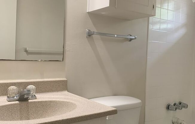 2 beds, 1 bath, 700 sqft, $880, Unit 9018