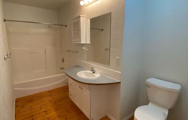 2 beds, 1 bath, $1,795, Unit (lower)