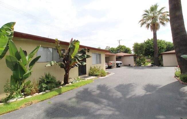 Oaks Ave Apartments (829-831)
