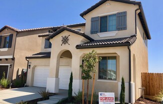 $2,395 Fowler & Shields, 4 bed - N. Sophie Dr, Fresno - Gated Community & Pool, Solar