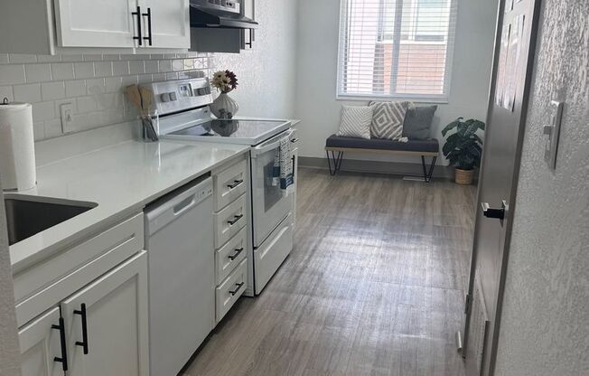 2 beds, 1 bath, 950 sqft, $1,295, Unit B5