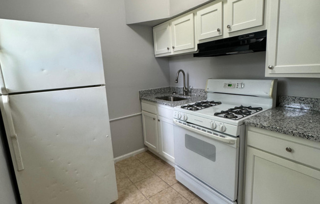 1 bed, 1 bath, $1,150, Unit 3508 Clifton Ave Unit A2