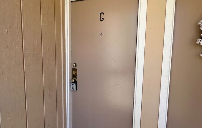 $2895 - 2 Bedroom, 2 Bath Upstairs Condo in Santa Clara!