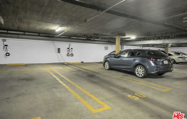 2 beds, 2 baths, 942 sqft, $559,900, Unit 135