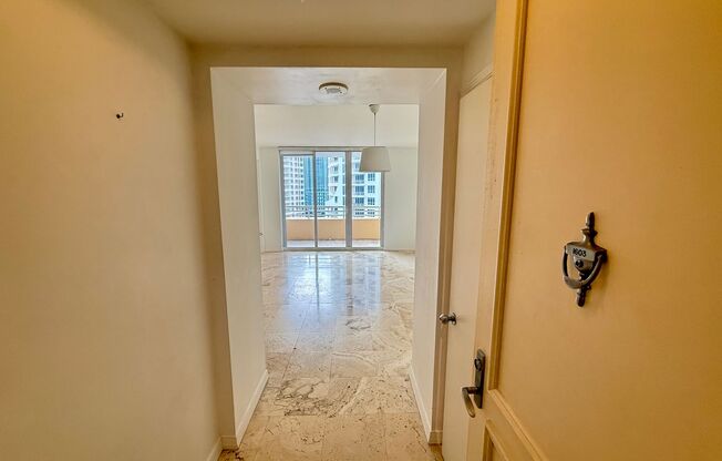 OVERSIZED, BRIGHT AND SPACIOUS 1 BEDROOM/1.5 BATHROOM UNIT IN II TEQUESTA.