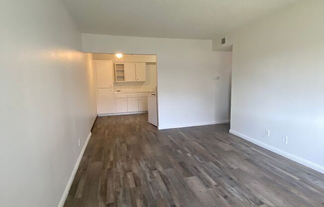 2 beds, 1 bath, 730 sqft, $1,275, Unit 146