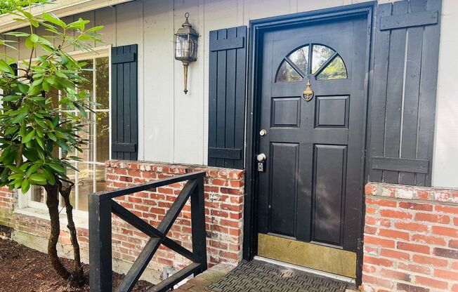 Single story home in convenient LO location.