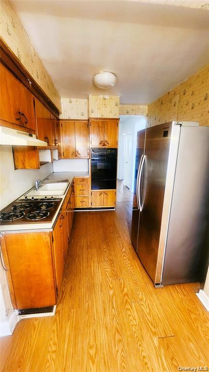 2 beds, 1 bath, 2,332 sqft, $3,000