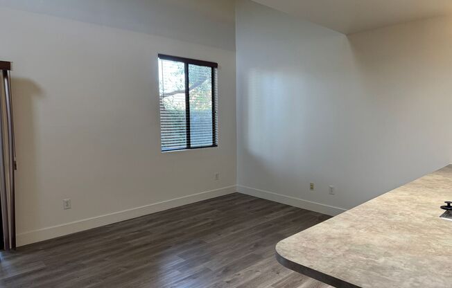 1 bed, 1 bath, 800 sqft, $1,625, Unit E5