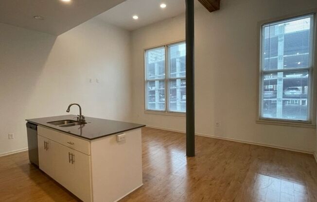 1 bed, 1 bath, 806 sqft, $1,115, Unit 06