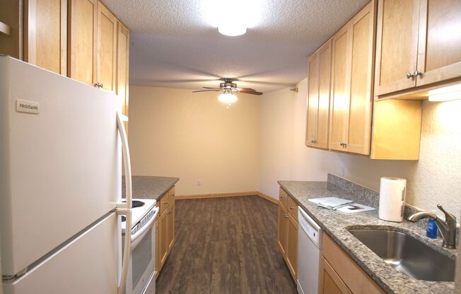 2 beds, 1 bath, 980 sqft, $1,695, Unit 129