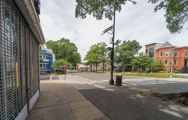 Spacious 1 BD 2 BA Apartment in the Historic Shaw Neighborhood