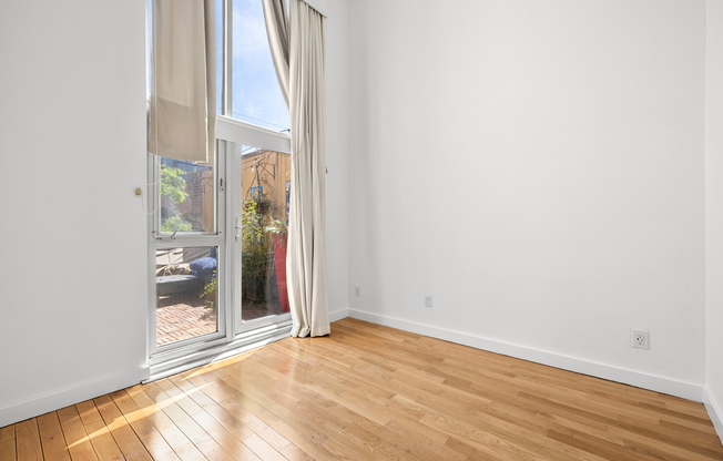 153 MANHATTAN AVE