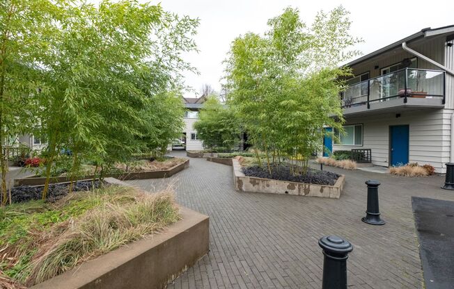 2 beds, 1 bath, 870 sqft, $1,775, Unit 72-22