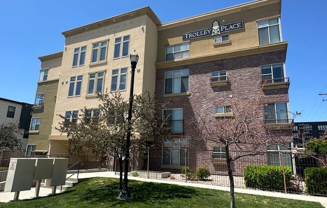 GORGEOUS Downtown Unit!!!