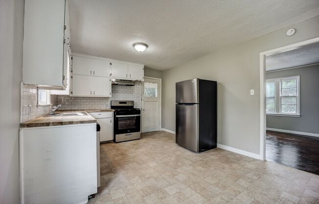 3 beds, 1 bath, $1,395