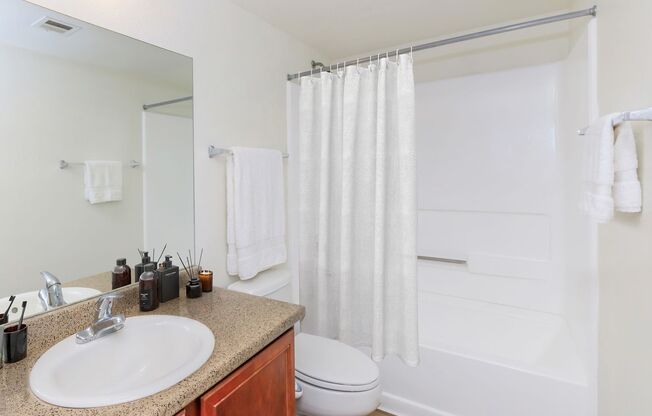 1 bed, 1 bath, 563 sqft, $1,175, Unit 130