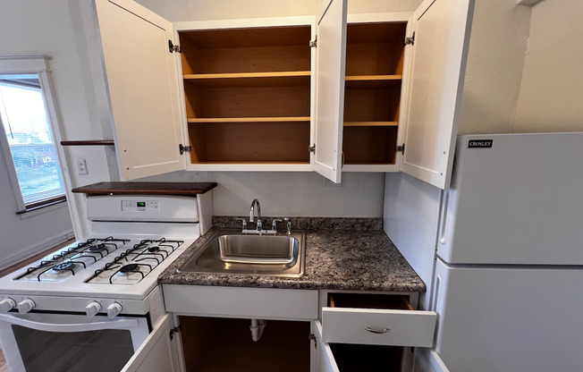 Studio, 1 bath, 400 sqft, $885, Unit 511